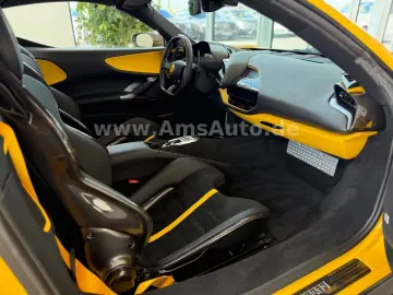 FERRARI SF90 Spider Novitec Carbon Lift