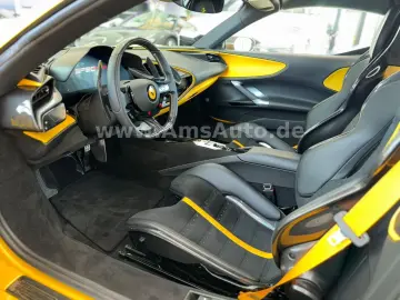 FERRARI SF90 Spider Novitec Carbon Lift