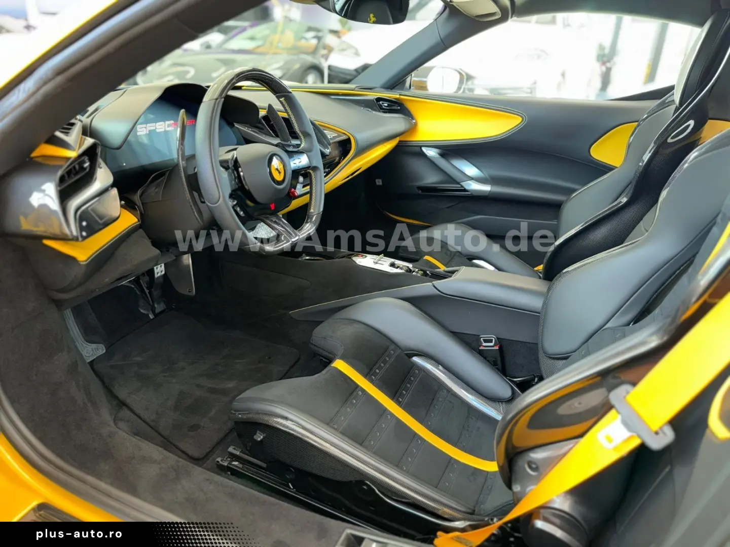 FERRARI SF90 Spider Novitec Carbon Lift