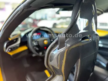 FERRARI SF90 Spider Novitec Carbon Lift