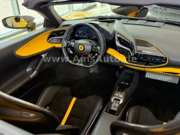 FERRARI SF90 Spider Novitec Carbon Lift