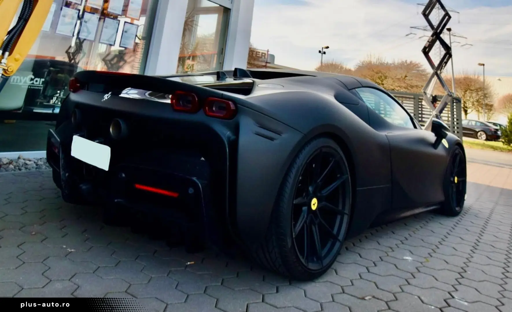 FERRARI SF90 SPIDER CARBON LIFT NOVITEC WRAP RACINGSITZE