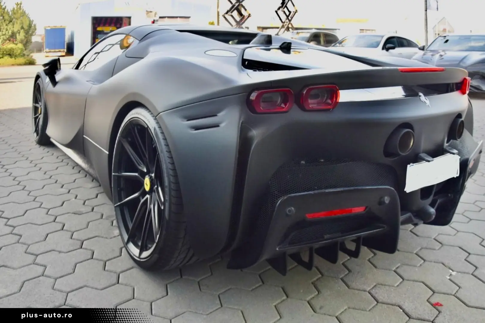 FERRARI SF90 SPIDER CARBON LIFT NOVITEC WRAP RACINGSITZE