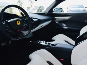 FERRARI SF90 SPIDER CARBON LIFT NOVITEC WRAP RACINGSITZE
