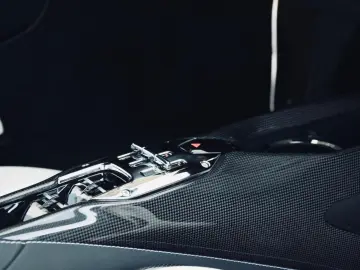 FERRARI SF90 SPIDER CARBON LIFT NOVITEC WRAP RACINGSITZE