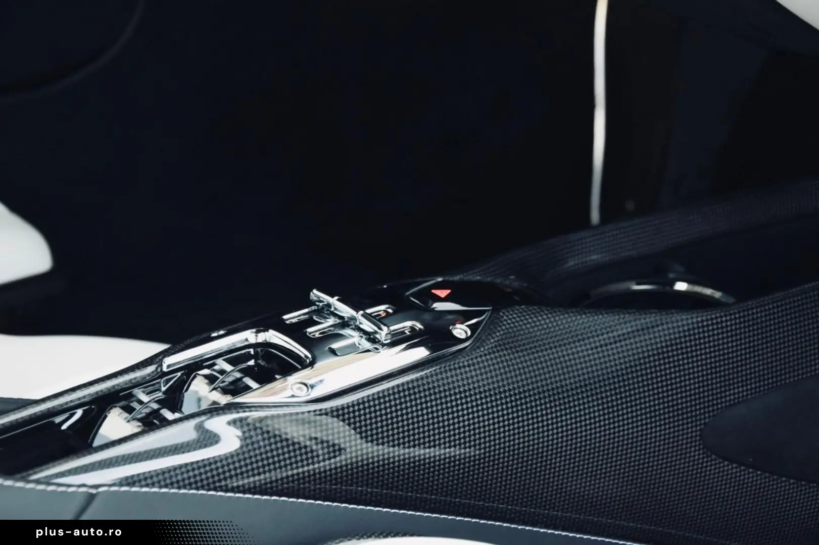 FERRARI SF90 SPIDER CARBON LIFT NOVITEC WRAP RACINGSITZE