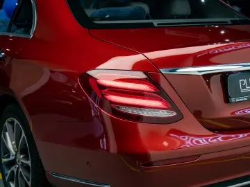 Mercedes-Benz E220d 4Matic Pano Burmester SoftClose Airmatic