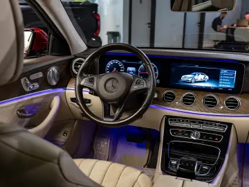 Mercedes-Benz E220d 4Matic Pano Burmester SoftClose Airmatic