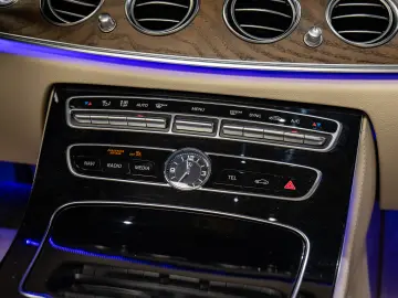 Mercedes-Benz E220d 4Matic Pano Burmester SoftClose Airmatic