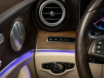 Mercedes-Benz E220d 4Matic Pano Burmester SoftClose Airmatic