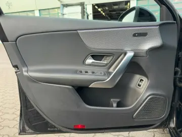 MERCEDES-BENZ A 250 e Limousine LED Carplay Kamera Ambien