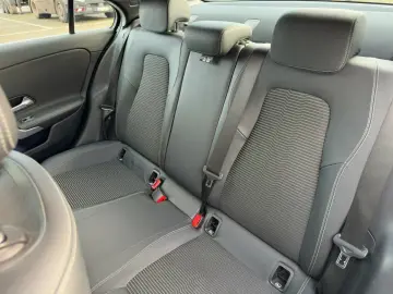 MERCEDES-BENZ A 250 e Limousine LED Carplay Kamera Ambien