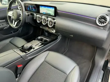 MERCEDES-BENZ A 250 e Limousine LED Carplay Kamera Ambien