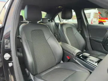 MERCEDES-BENZ A 250 e Limousine LED Carplay Kamera Ambien