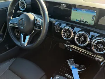 MERCEDES-BENZ CLA 180 d Limo  Navi  Ambiente  Kamera  LED