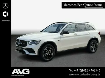 MERCEDES-BENZ GLC 300 e 4M AMG-LINE LED Pano-Dach 360 Night