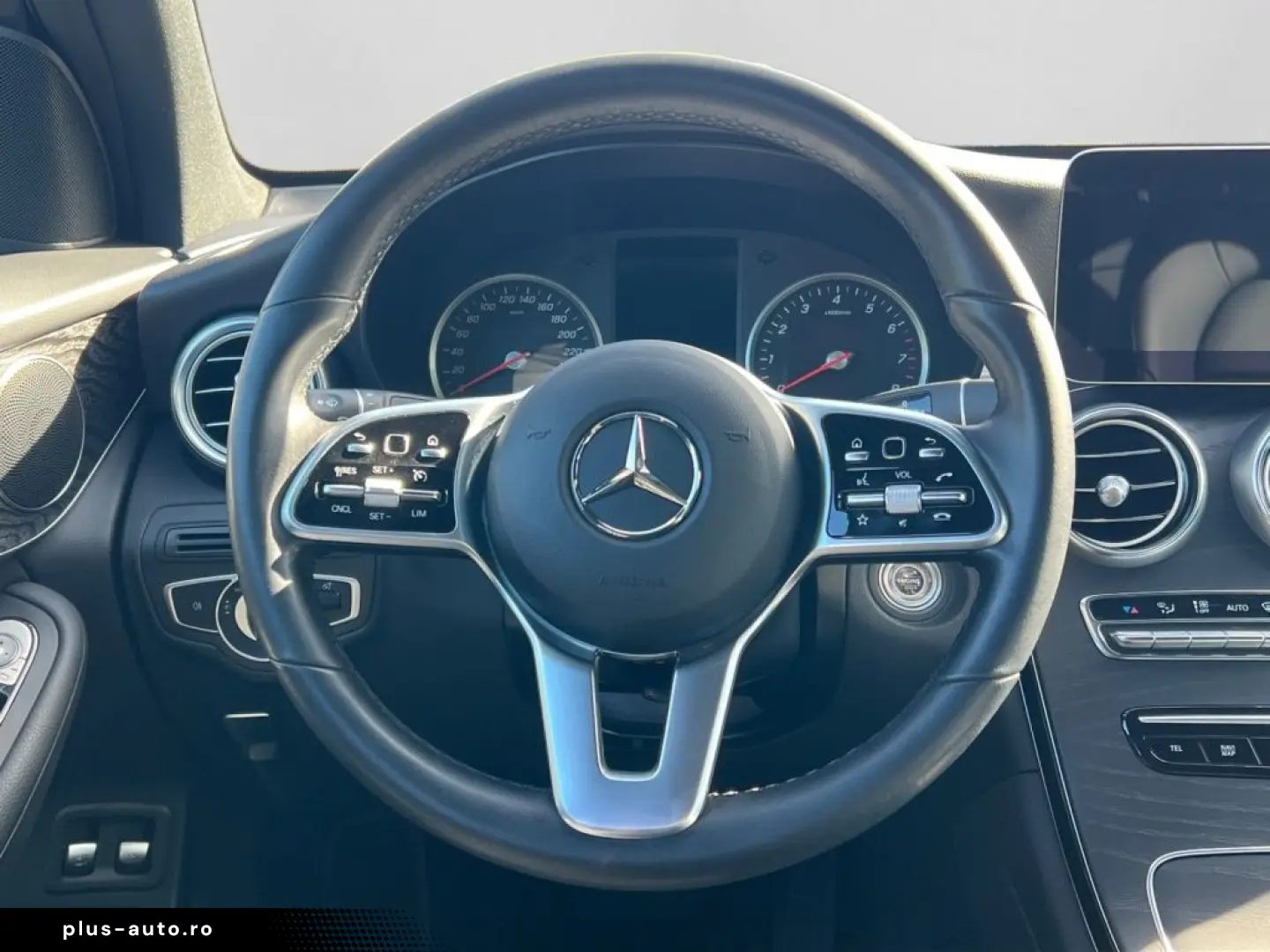 MERCEDES-BENZ GLC 300e 4M Coupé LED KAM AHK CarPlay