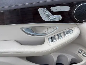 MERCEDES-BENZ GLC 300 e Coupe Exclusive Memory Sdach