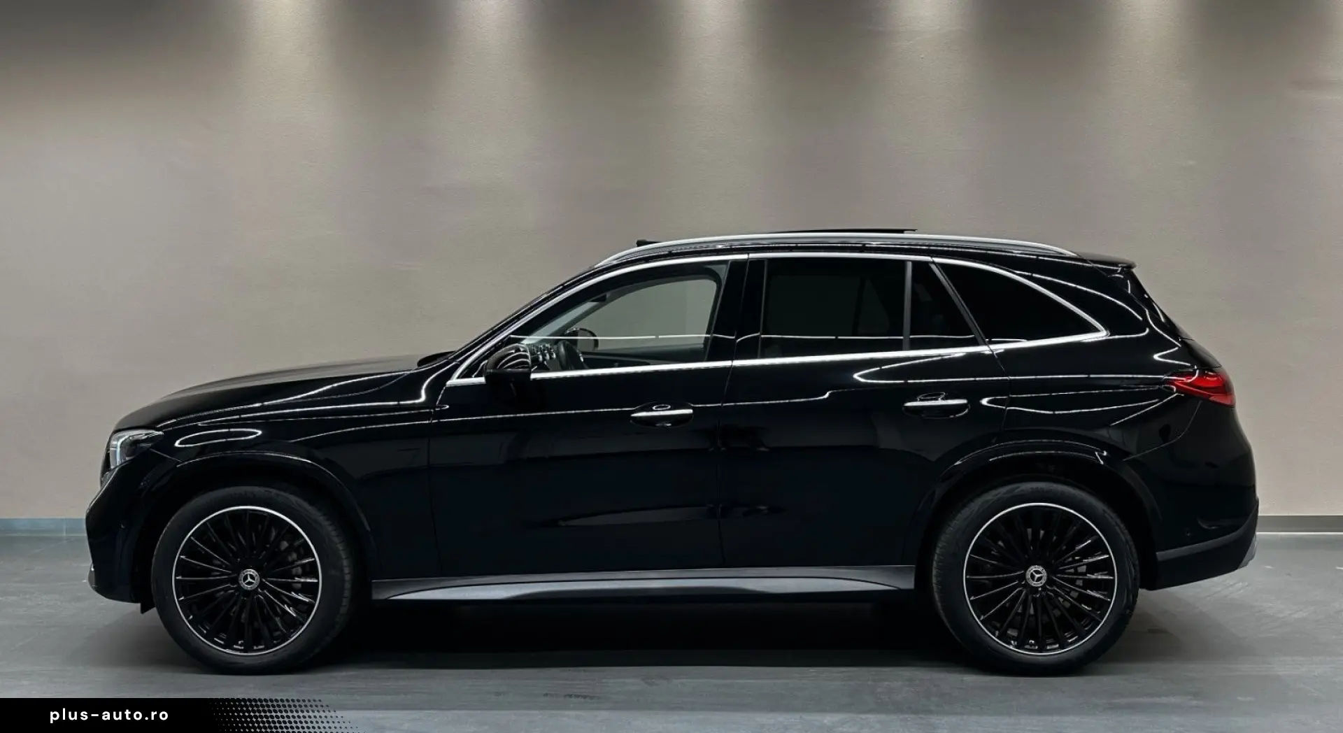 MERCEDES-BENZ GLC200 AMG LINE 4M  1.HAND BURM PANO 360