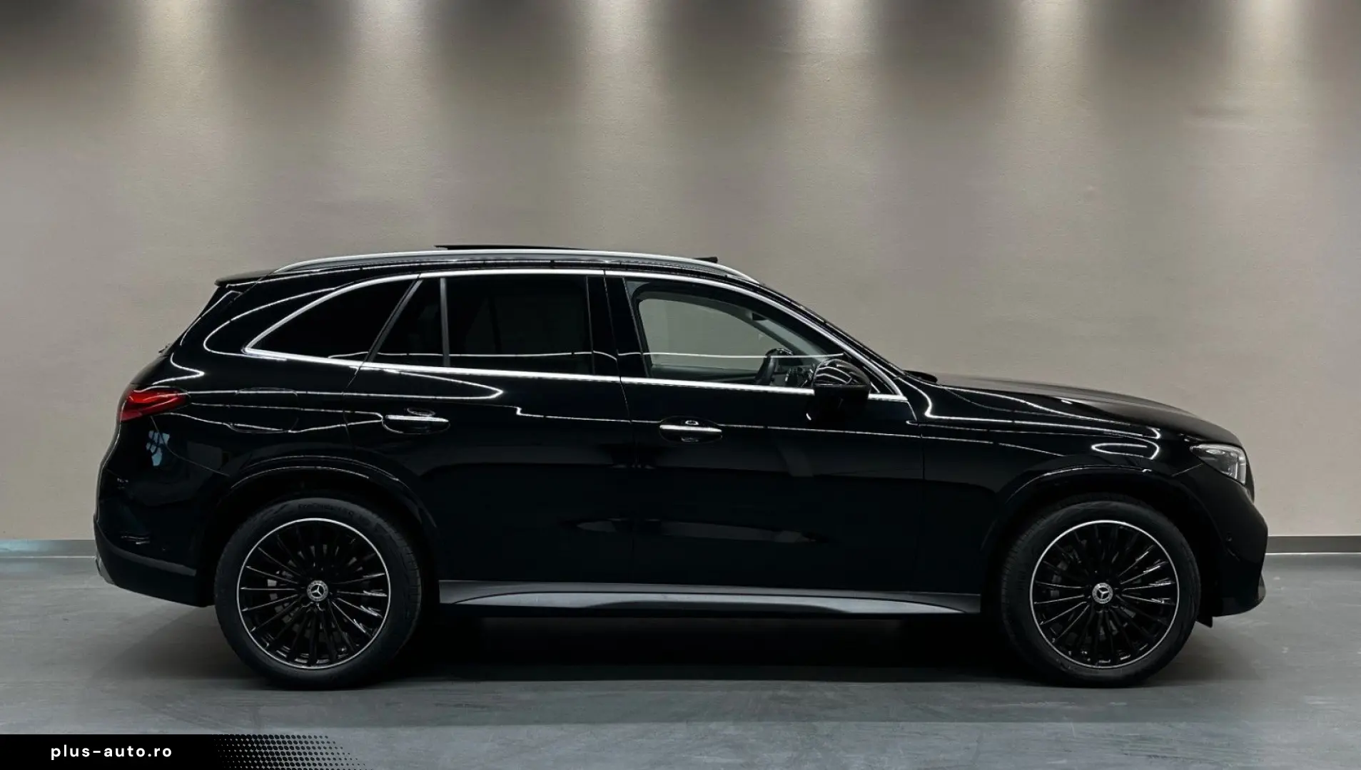 MERCEDES-BENZ GLC200 AMG LINE 4M  1.HAND BURM PANO 360