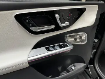 MERCEDES-BENZ GLC200 AMG LINE 4M  1.HAND BURM PANO 360