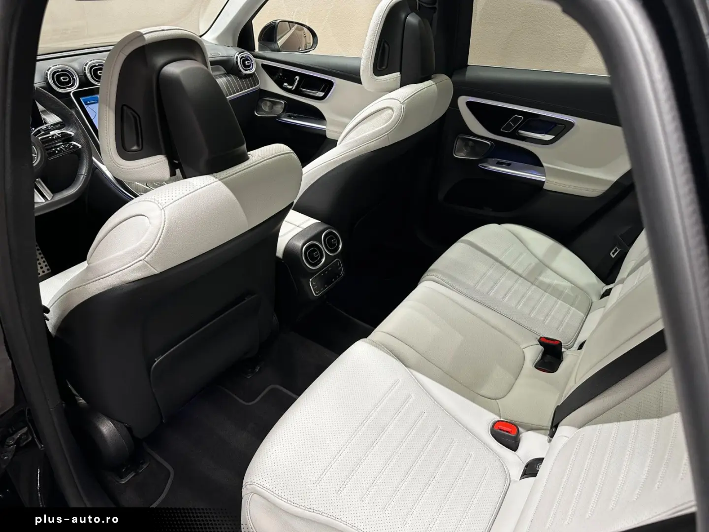MERCEDES-BENZ GLC200 AMG LINE 4M  1.HAND BURM PANO 360
