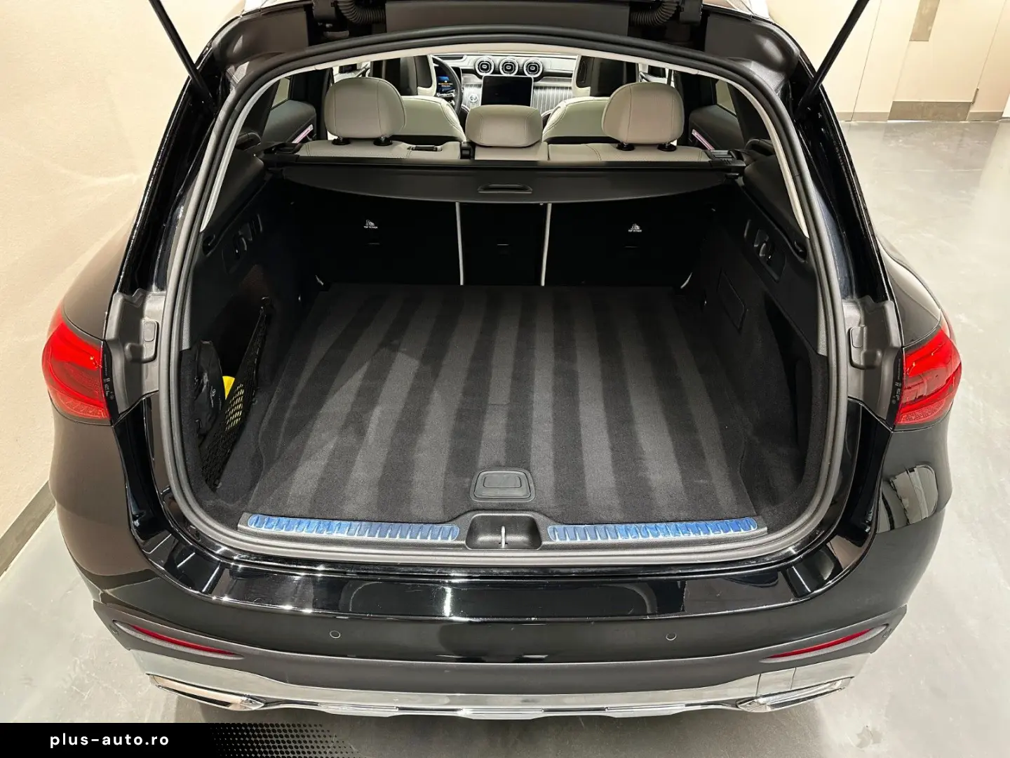 MERCEDES-BENZ GLC200 AMG LINE 4M  1.HAND BURM PANO 360