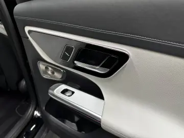 MERCEDES-BENZ GLC200 AMG LINE 4M  1.HAND BURM PANO 360