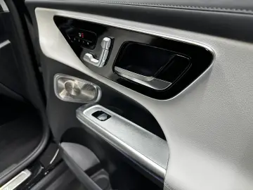 MERCEDES-BENZ GLC200 AMG LINE 4M  1.HAND BURM PANO 360