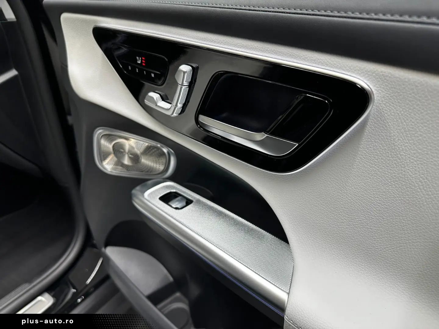 MERCEDES-BENZ GLC200 AMG LINE 4M  1.HAND BURM PANO 360