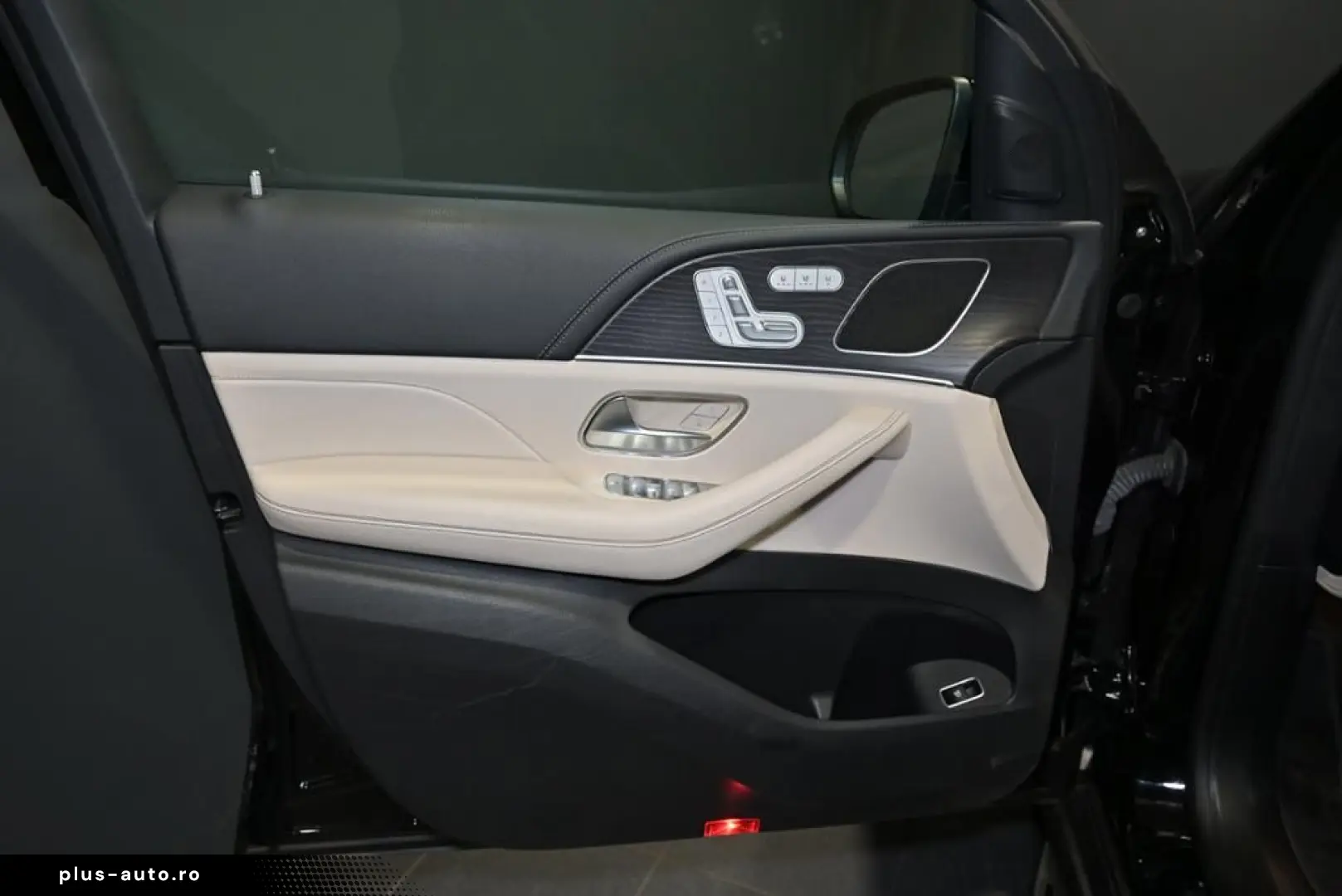 MERCEDES-BENZ GLE 350 de 4M Off-Roader AMG PANO AHK DISTRO