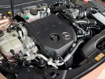 MERCEDES-BENZ CLA 250e 8G 3x AMG PANO 360 HEAD UP LE…