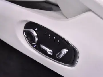 ASTON MARTIN DB 12 Volante