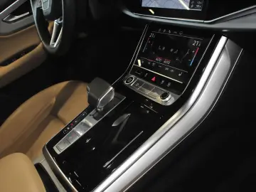 AUDI Q7 50 TDI quattro 7-locuri