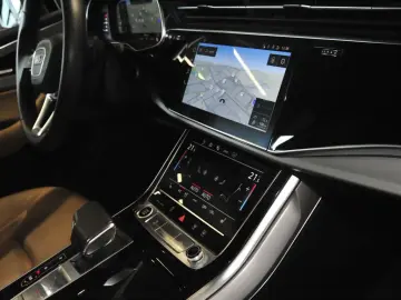 AUDI Q7 50 TDI quattro 7-locuri