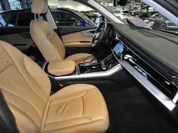 AUDI Q7 50 TDI quattro 7-locuri