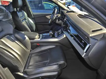 AUDI Q7 50 TDI quattro S line HD-Matrix 7 locuri