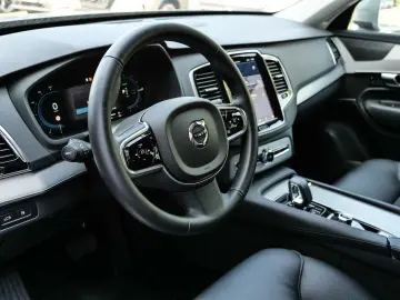 VOLVO XC90 Core Recharge Plug-In Hybrid AWD 7-Sitzer S