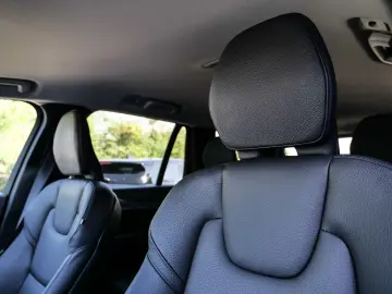 VOLVO XC90 Core Recharge Plug-In Hybrid AWD 7-Sitzer S