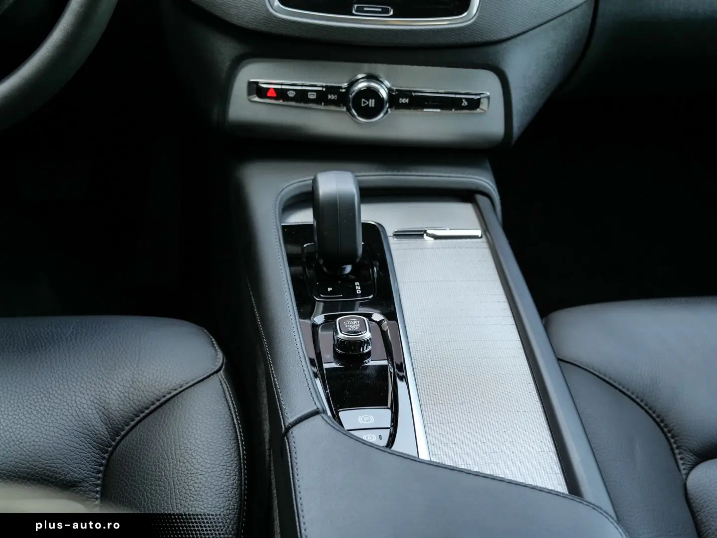 VOLVO XC90 Core Recharge Plug-In Hybrid AWD 7-Sitzer S