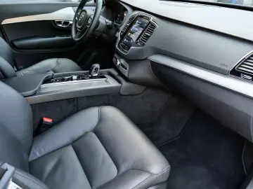 VOLVO XC90 Core Recharge Plug-In Hybrid AWD 7-Sitzer S