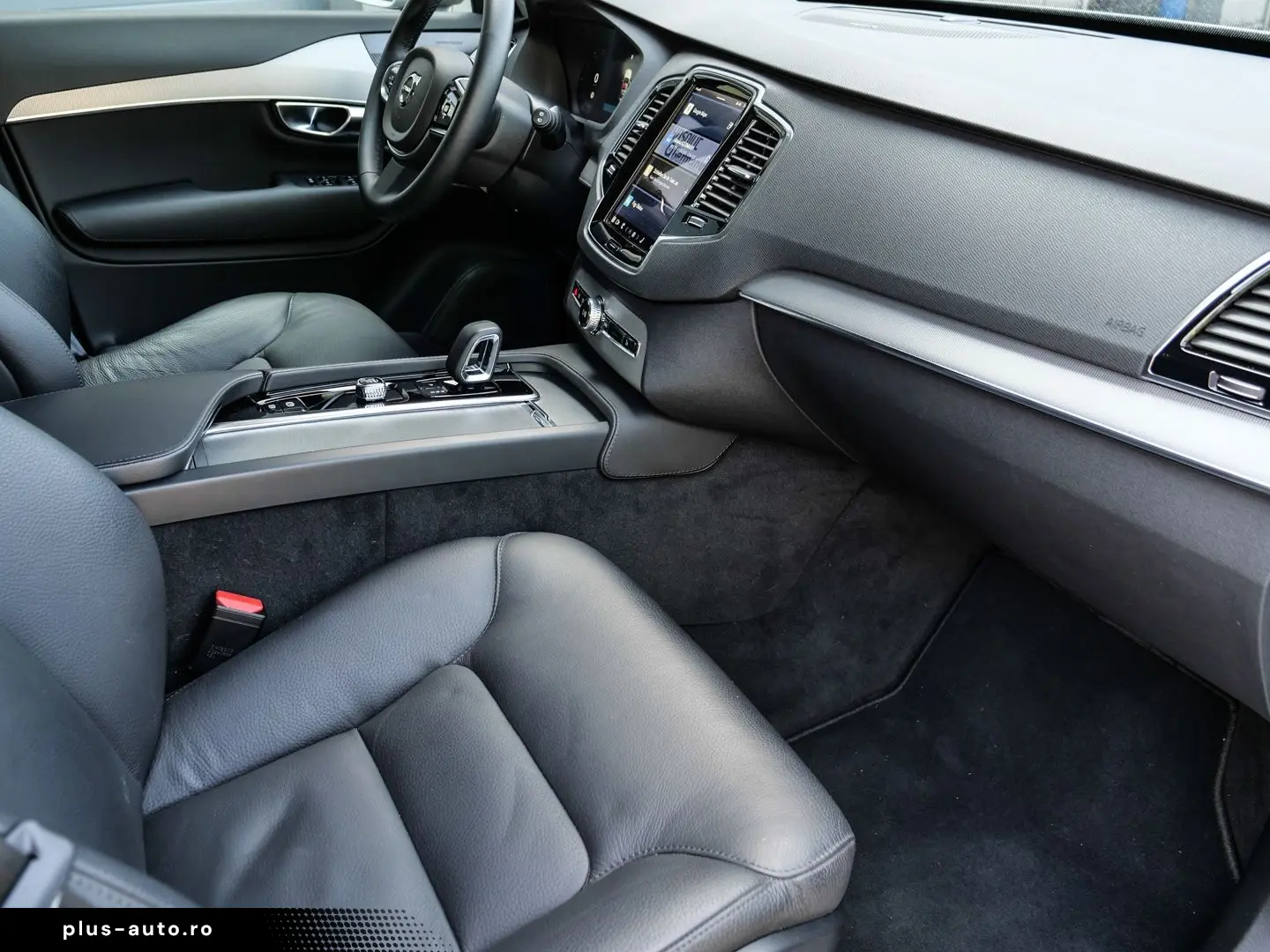 VOLVO XC90 Core Recharge Plug-In Hybrid AWD 7-Sitzer S