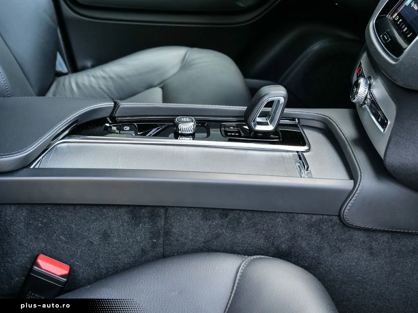 VOLVO XC90 Core Recharge Plug-In Hybrid AWD 7-Sitzer S
