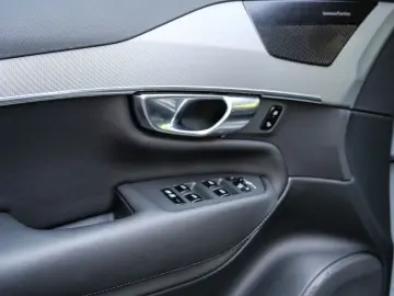 VOLVO XC90 Core Recharge Plug-In Hybrid AWD 7-Sitzer S