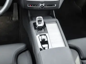 VOLVO XC90 FACELIFT Plus Dark Recharge Plug-In Hybrid