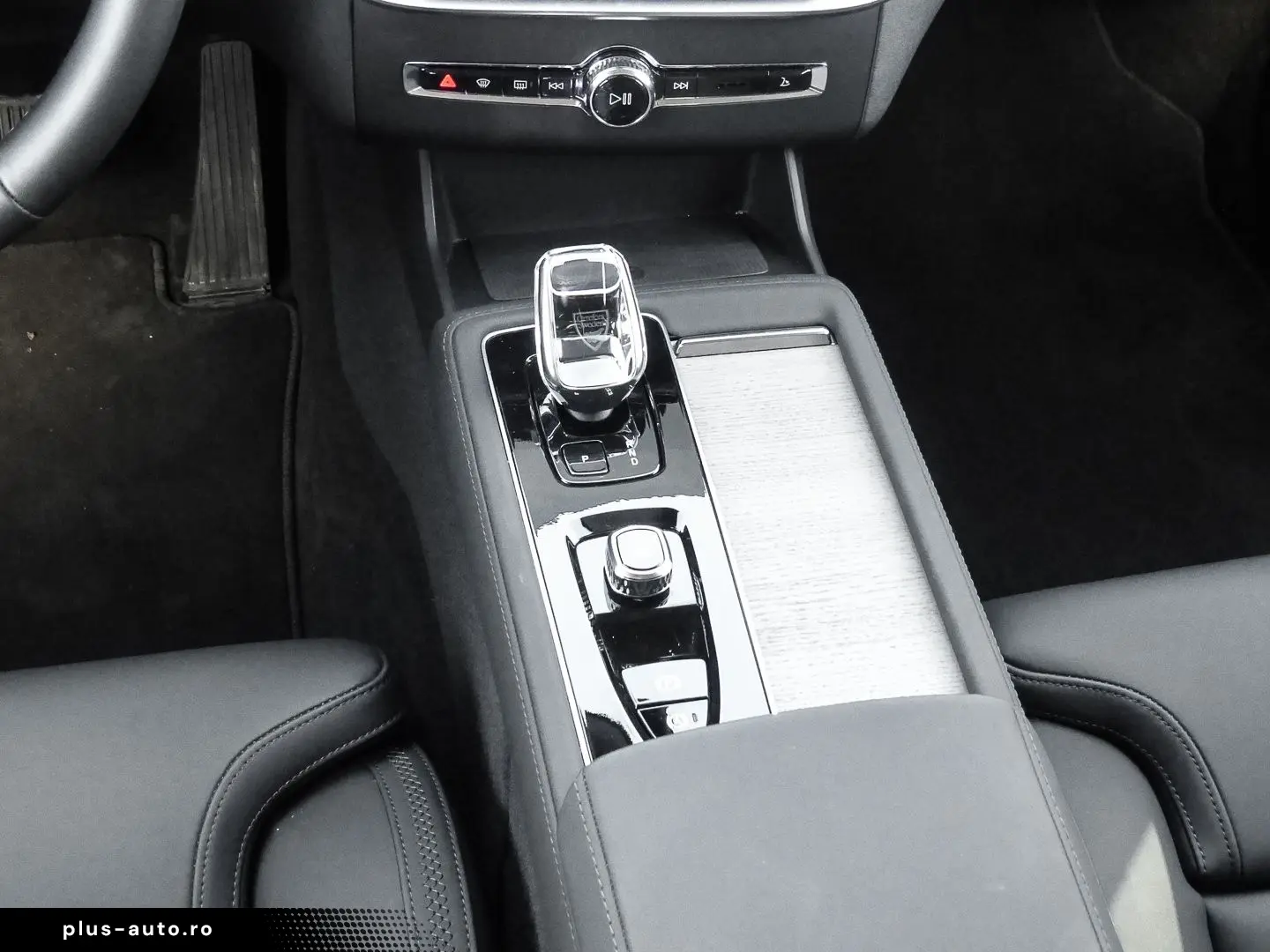 VOLVO XC90 FACELIFT Plus Dark Recharge Plug-In Hybrid