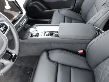 VOLVO XC90 FACELIFT Plus Dark Recharge Plug-In Hybrid