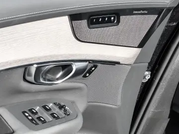 VOLVO XC90 FACELIFT Plus Dark Recharge Plug-In Hybrid