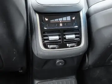 VOLVO XC90 FACELIFT Plus Dark Recharge Plug-In Hybrid