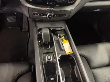 VOLVO XC60 B5 B AWD Core